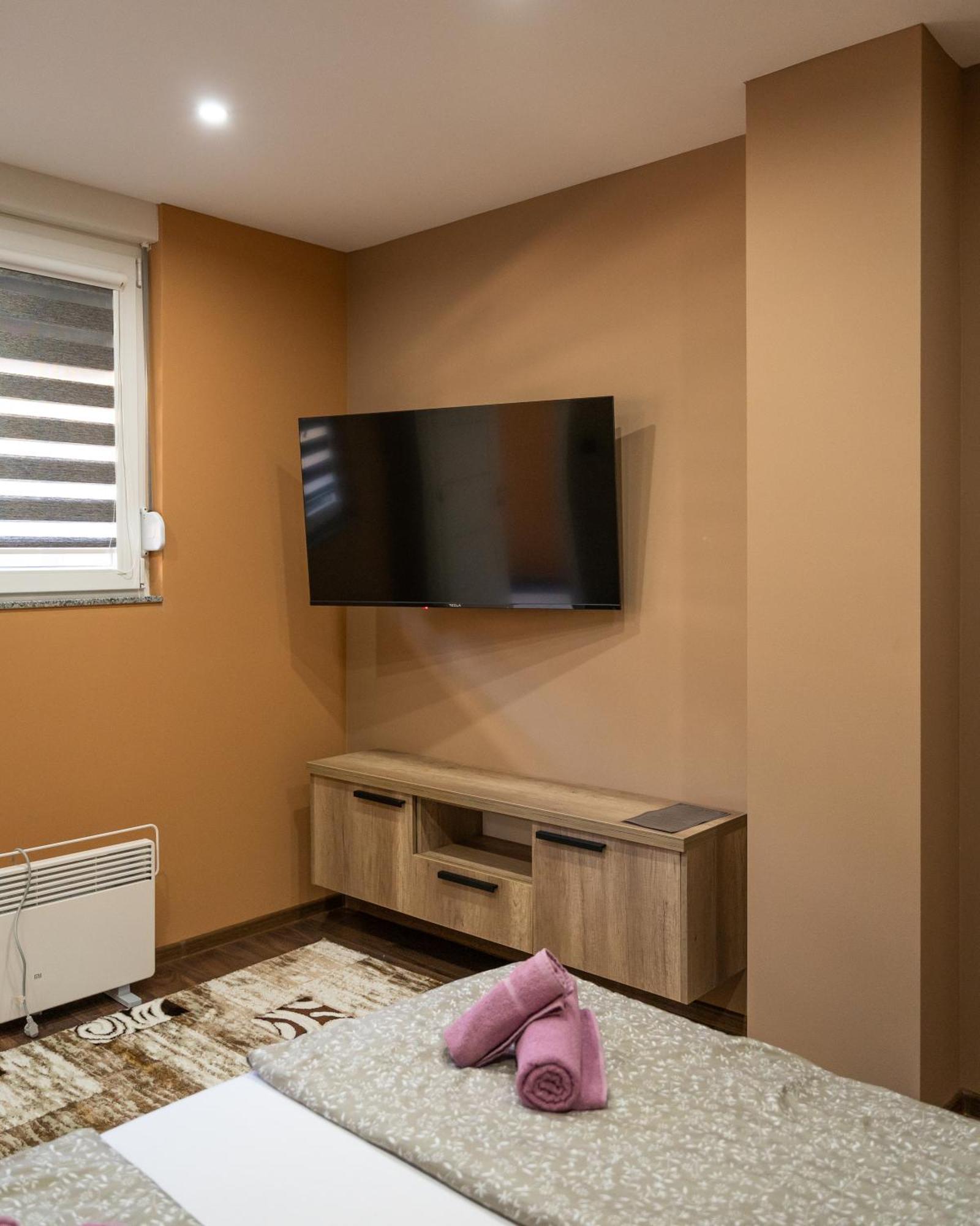 Ema, Asja, Eda Apartment Zenica